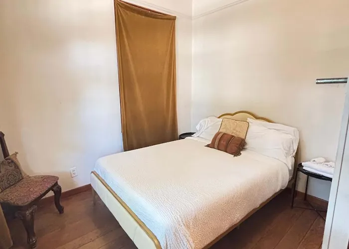 Hébergement de vacances Charming 3br Near Downtown *