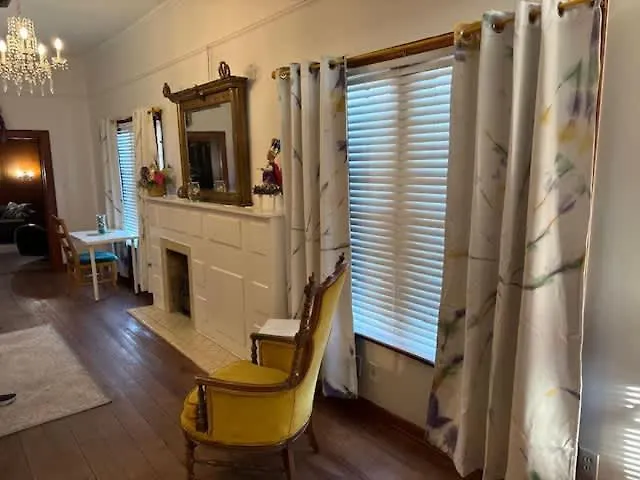 Charming 3br Near Downtown *